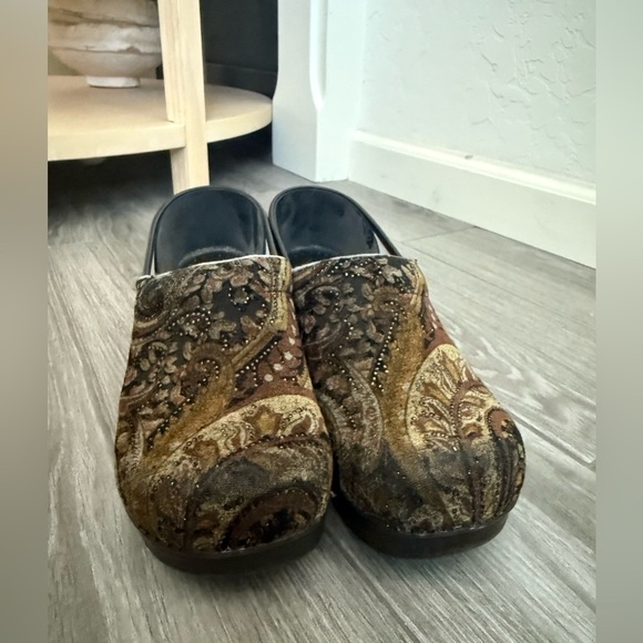 Dansko|Paisley velvet (tapestry style) clogs with embellishment••••Size 10.5-11 - Picture 4 of 16